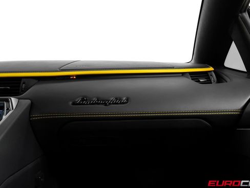 Used 2018 Lamborghini Aventador S image 34