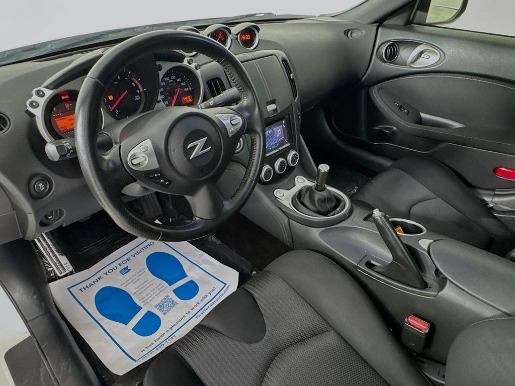 Used 2020 Nissan 370Z Coupe RWD image 24