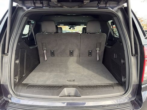 Used 2024 Chevrolet Suburban LT image 30
