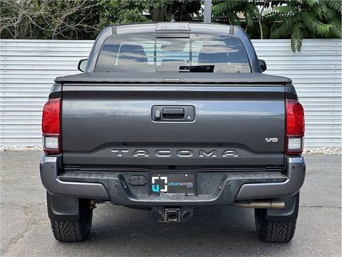 Used 2018 Toyota Tacoma TRD Off-Road w/ TRD Premium Off Road Package AWD/4WD image 11