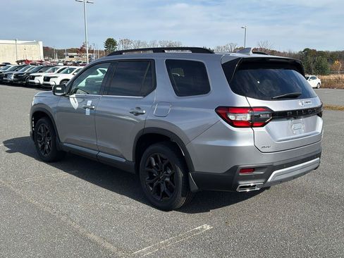 New 2025 Honda Pilot Touring image 9