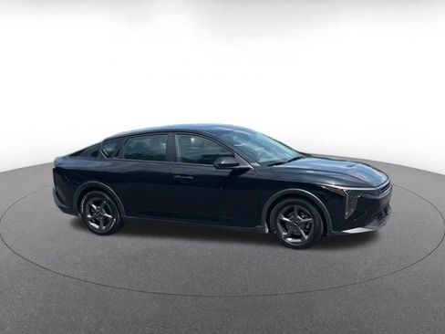 Used 2025 Kia K4 FWD image 2