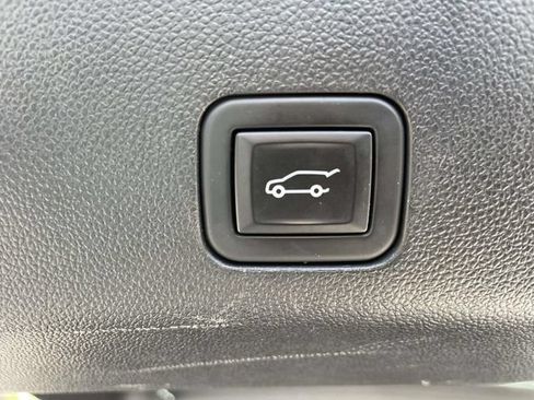 Used 2024 Chevrolet Tahoe LT RWD image 9