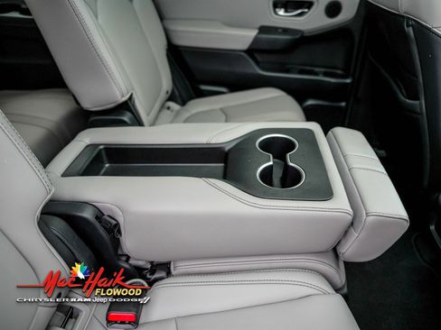 Used 2023 Honda Pilot Touring image 10