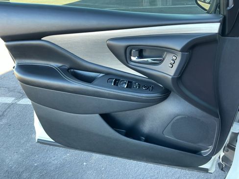 Used 2018 Nissan Murano SL w/ Moonroof Package image 13