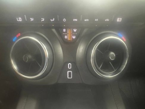 Used 2021 Chevrolet Blazer LT FWD image 18