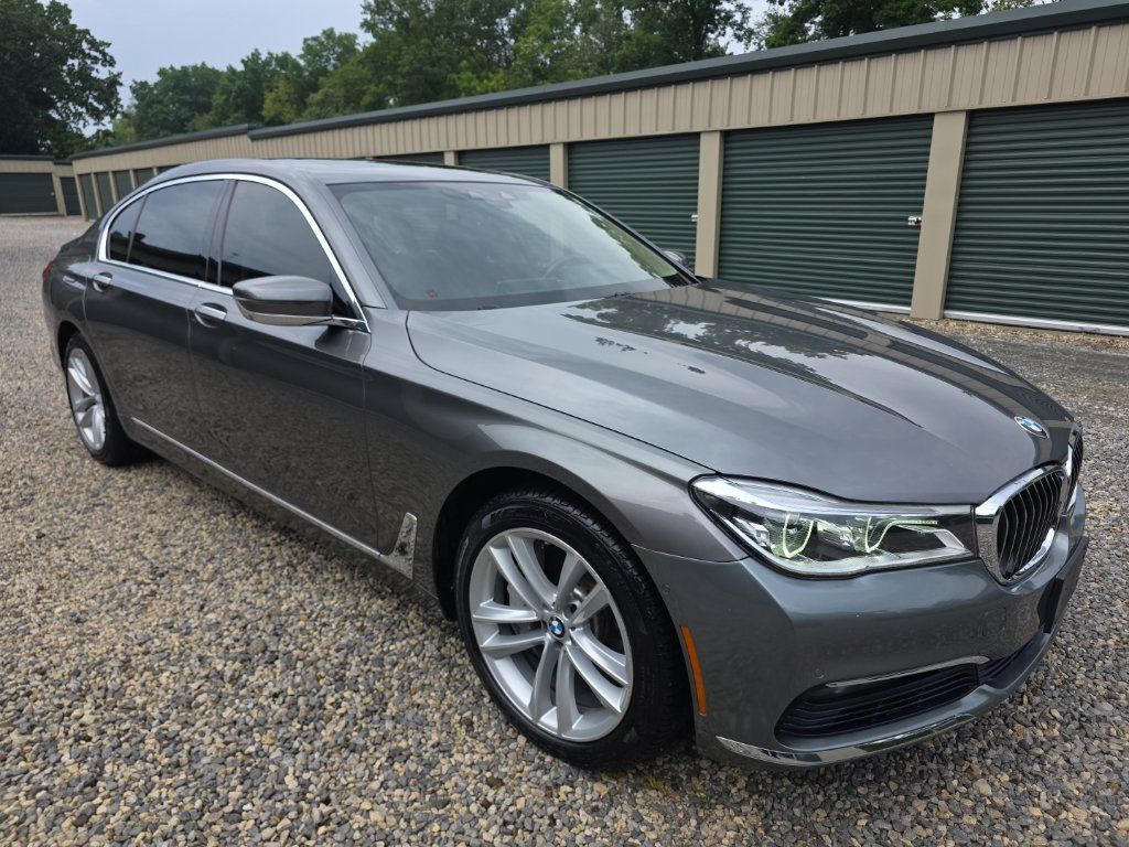 Used 2016 BMW 750i xDrive AWD/4WD image 10
