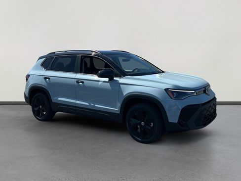New 2026 Volkswagen Taos SE FWD image 7
