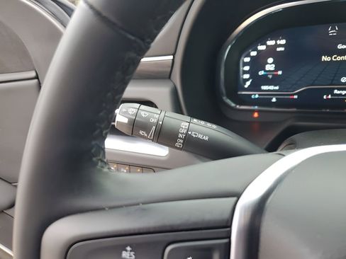 Used 2024 GMC Yukon XL SLT w/ SLT Luxury Package image 36