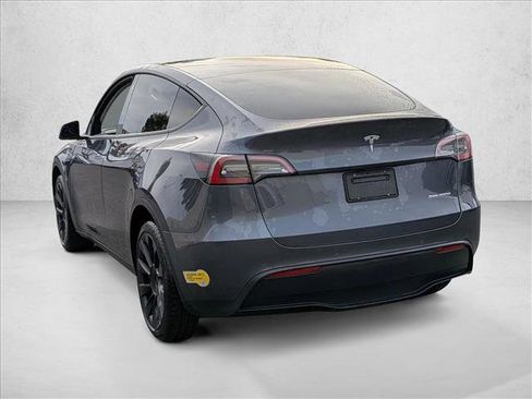 Used 2022 Tesla Model Y Long Range image 7
