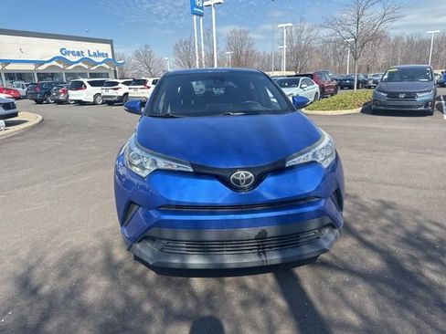 Used 2018 Toyota C-HR XLE FWD image 3