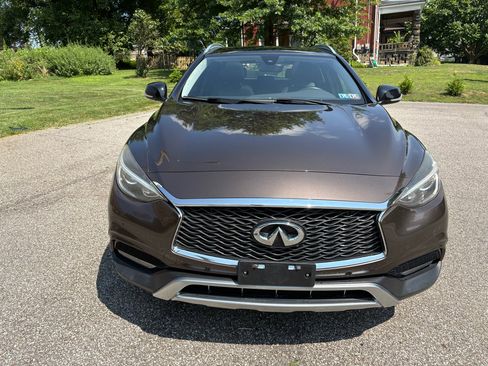 Used 2018 INFINITI QX30 Premium w/ Navigation Package image 2
