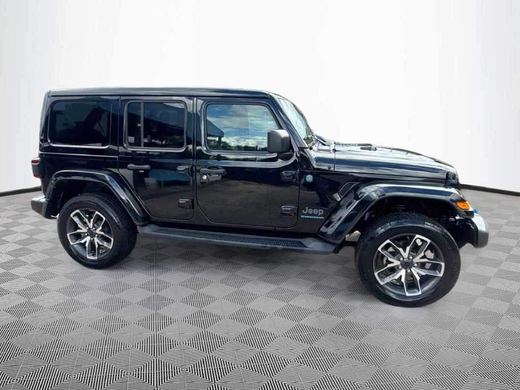 Used 2024 Jeep Wrangler Unlimited w/ Convenience Group AWD/4WD image 5