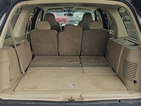 Used 2005 Ford Expedition XLT image 27