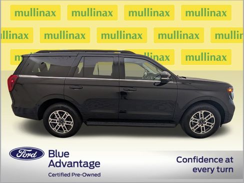 Used 2025 Ford Expedition Active RWD image 2