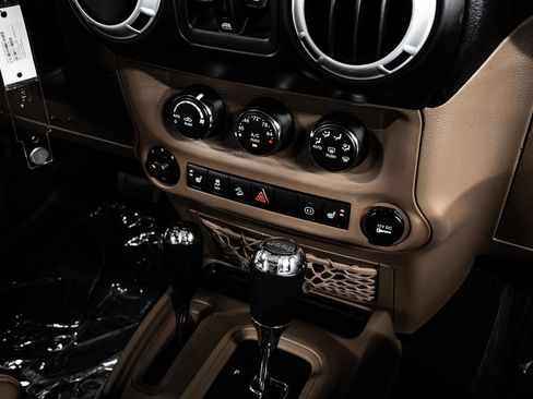 Used 2012 Jeep Wrangler Unlimited Rubicon w/ Dual Top Group AWD/4WD image 24