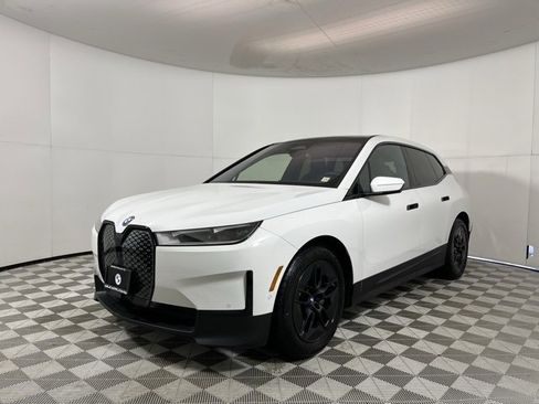 Used 2023 BMW iX xDrive50 w/ Premium Package image 3