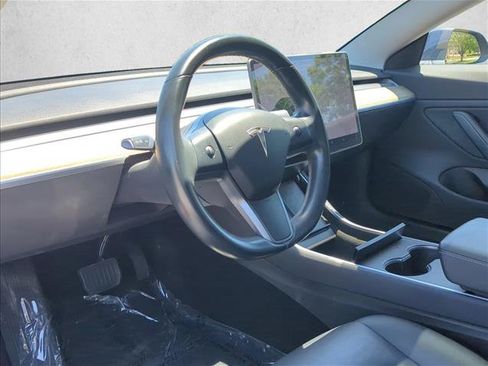 Used 2018 Tesla Model 3 Long Range RWD image 9