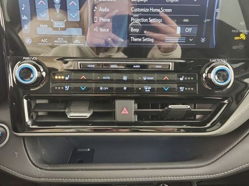 Used 2021 Toyota Highlander Limited image 22