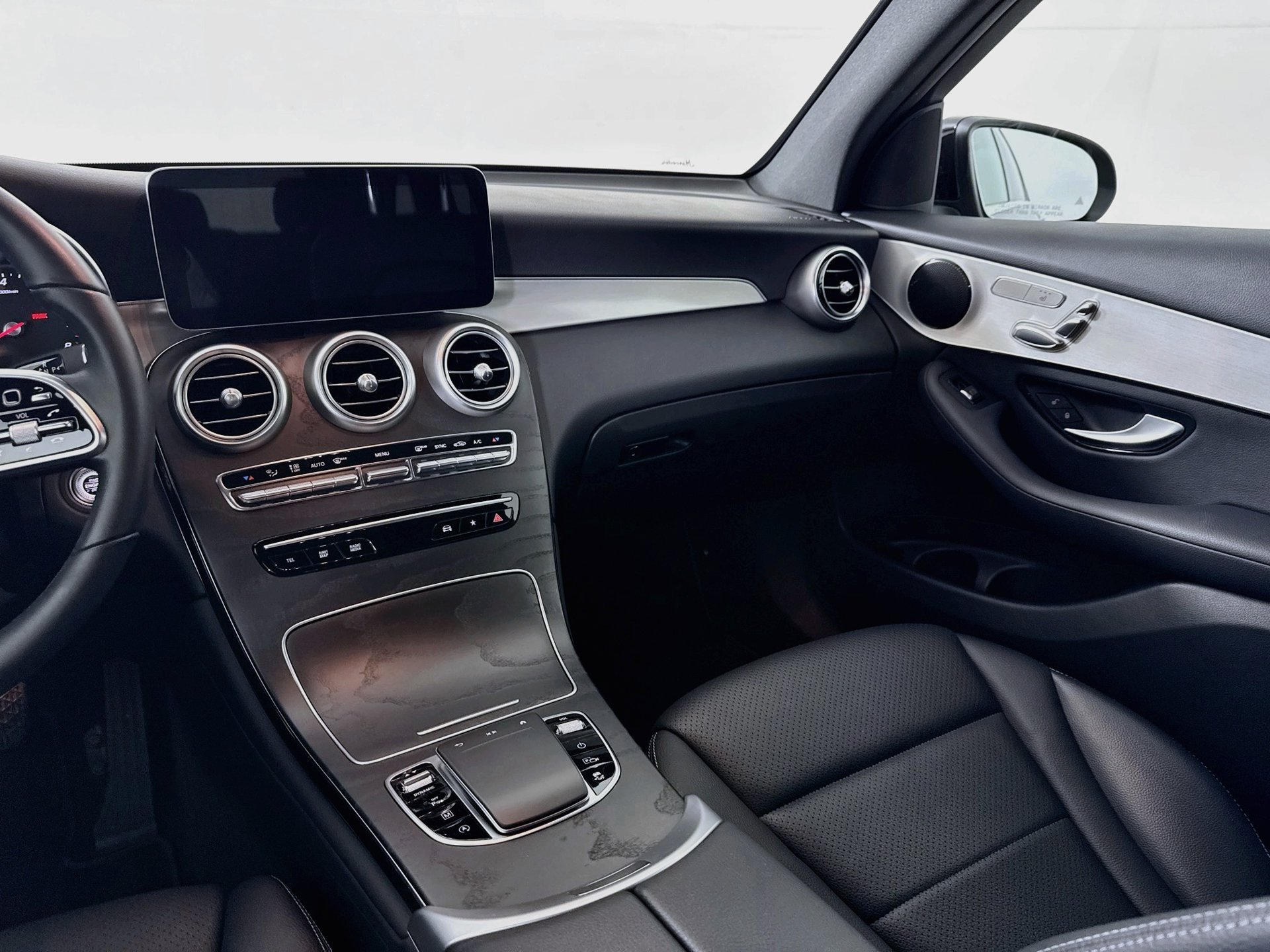Certified 2022 Mercedes-Benz GLC 300 image 24