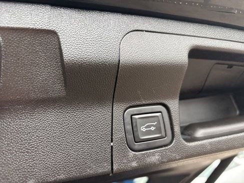 Used 2023 GMC Acadia SLE image 36