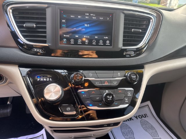 Used 2020 Chrysler Voyager L FWD image 19