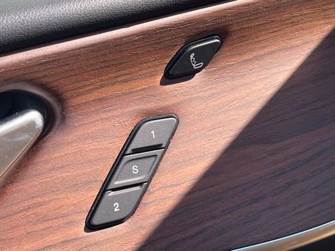 Used 2022 Jeep Grand Cherokee Summit w/ Luxury Tech Group V image 21