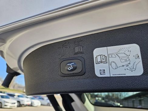 Used 2019 Ford Escape Titanium image 22