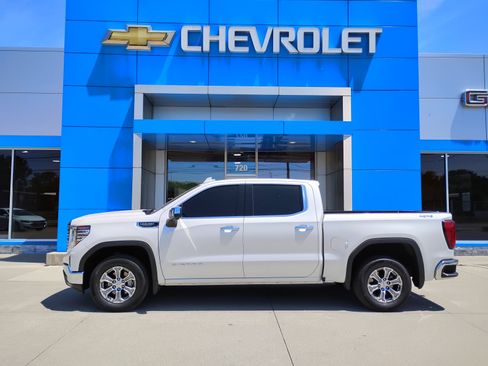 Used 2023 GMC Sierra 1500 SLT w/ SLT Convenience Package AWD/4WD image 33