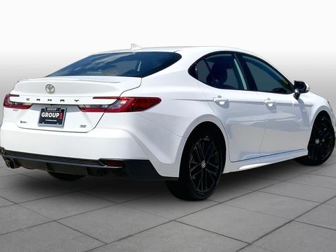 Used 2025 Toyota Camry SE FWD image 13