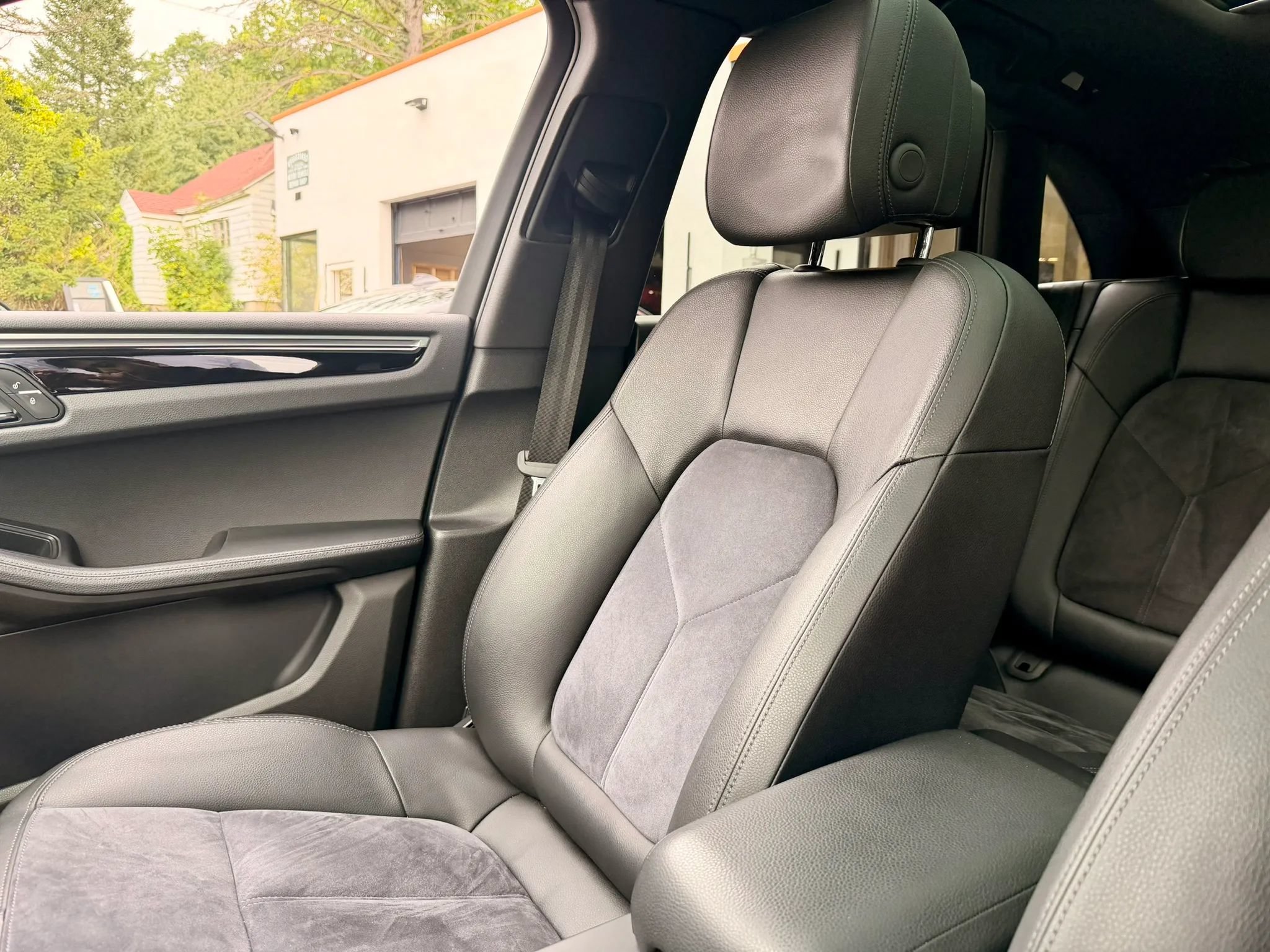 Used 2017 Porsche Macan AWD/4WD image 20