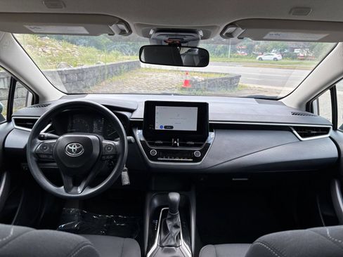 Used 2025 Toyota Corolla LE FWD image 29