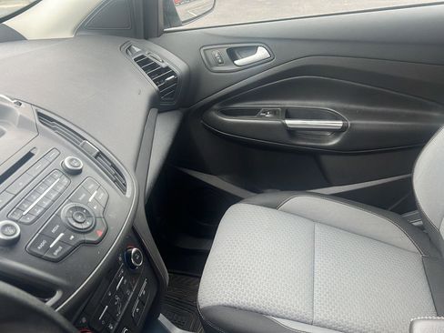 Used 2017 Ford Escape SE w/ SE Cold Weather Package AWD/4WD image 18