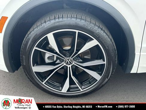 Used 2022 Volkswagen Tiguan SEL R-Line AWD/4WD image 8