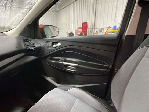 Used 2019 Ford Escape SE image 12