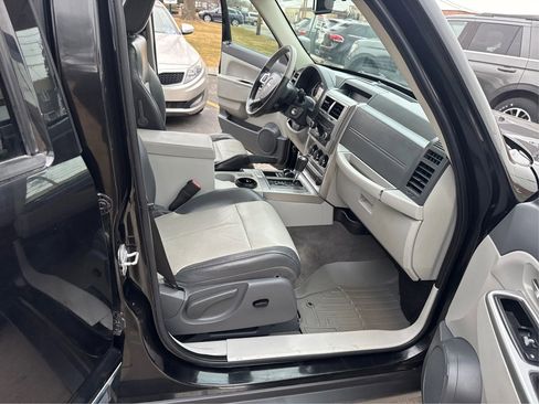 Used 2008 Jeep Liberty Limited w/ Premium Group image 22
