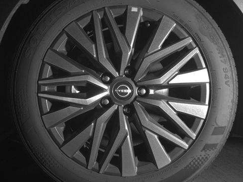 Used 2025 Nissan Altima 2.5 SV image 9