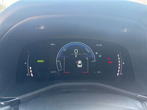 Used 2025 Toyota Camry SE image 11