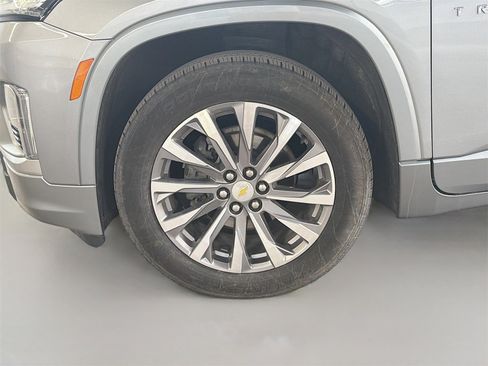 Used 2023 Chevrolet Traverse Premier image 34