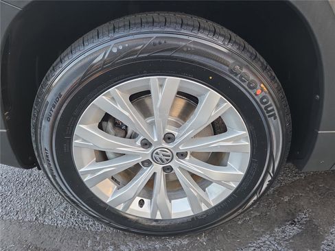 Used 2022 Volkswagen Taos SE image 10