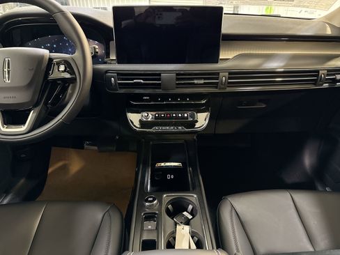 New 2026 Lincoln Corsair Premiere image 22