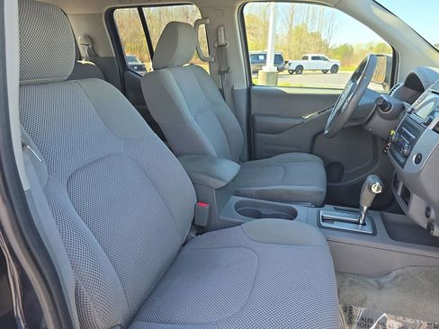 Used 2017 Nissan Frontier SV image 10