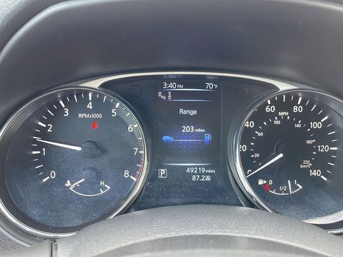 Used 2016 Nissan Rogue SL w/ SL Premium Package image 2