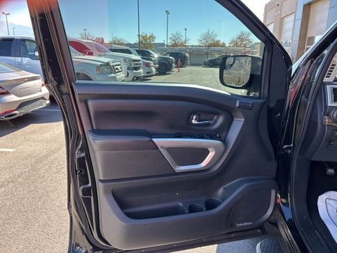 Used 2017 Nissan Titan SL image 10