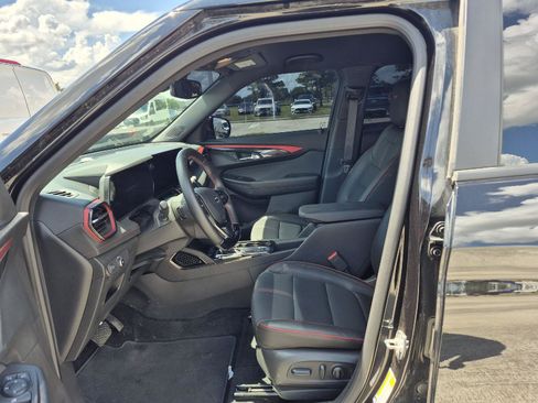 Used 2025 Chevrolet TrailBlazer RS w/ Convenience Package AWD/4WD image 2