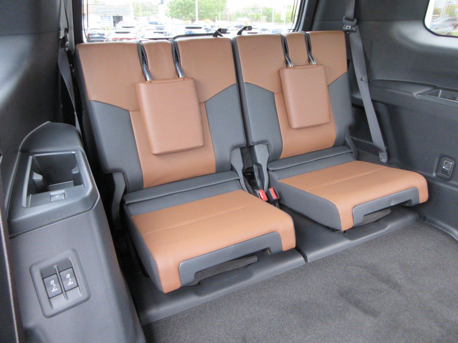Used 2024 Lexus GX 550 w/ Accessory Package (31) AWD/4WD image 20