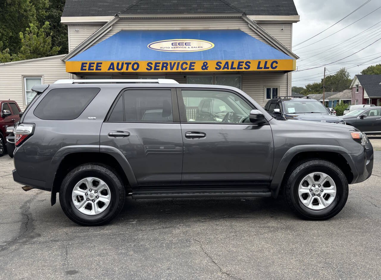 Used 2016 Toyota 4Runner SR5 AWD/4WD image 1