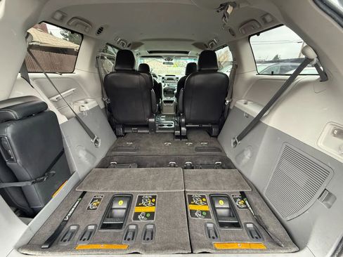 Used 2011 Toyota Sienna SE image 13