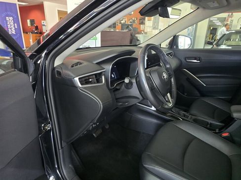 Used 2023 Toyota Corolla Cross XLE w/ Convenience Package AWD/4WD image 8