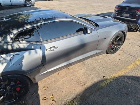 Used 2021 Chevrolet Camaro SS RWD image 9